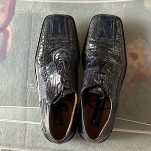 Men’s blue snake shoes